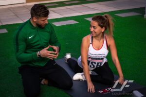 Coach guiding safe diastasis recti exercises on a mat in Dubai
